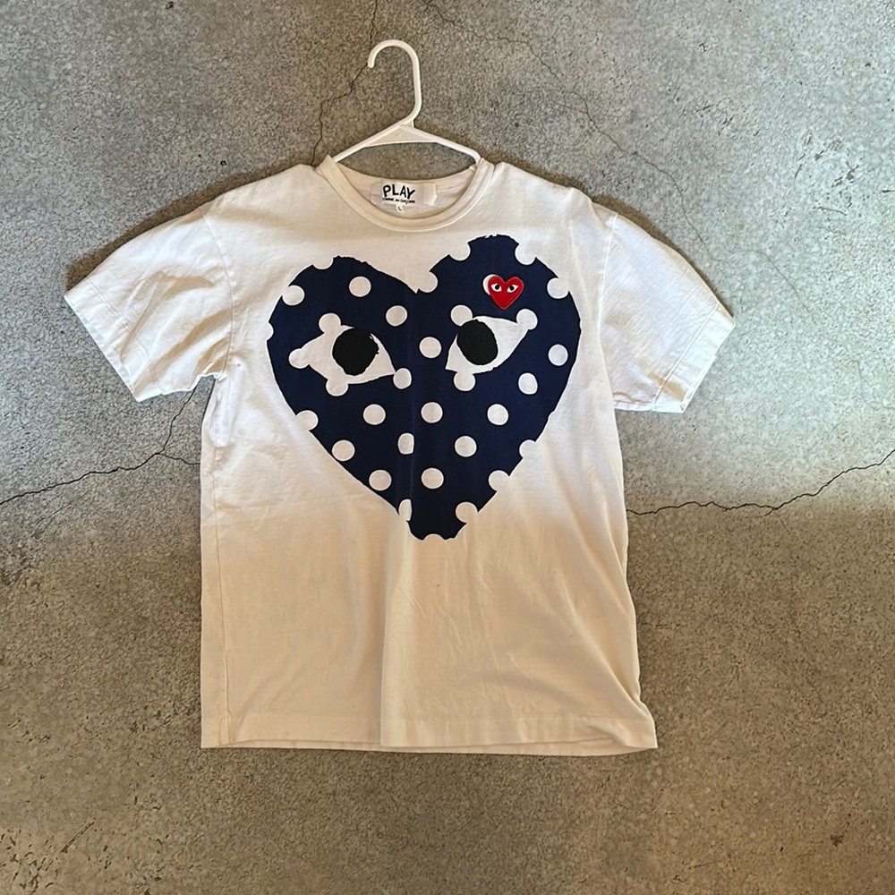 Comme Des Garçon Play Men’s Large White with Blue Polka Dot Heart Shirt